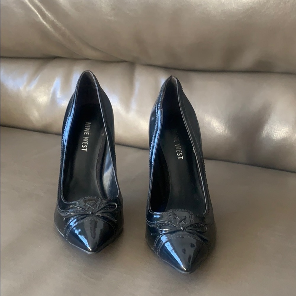 Black patent leather pumps